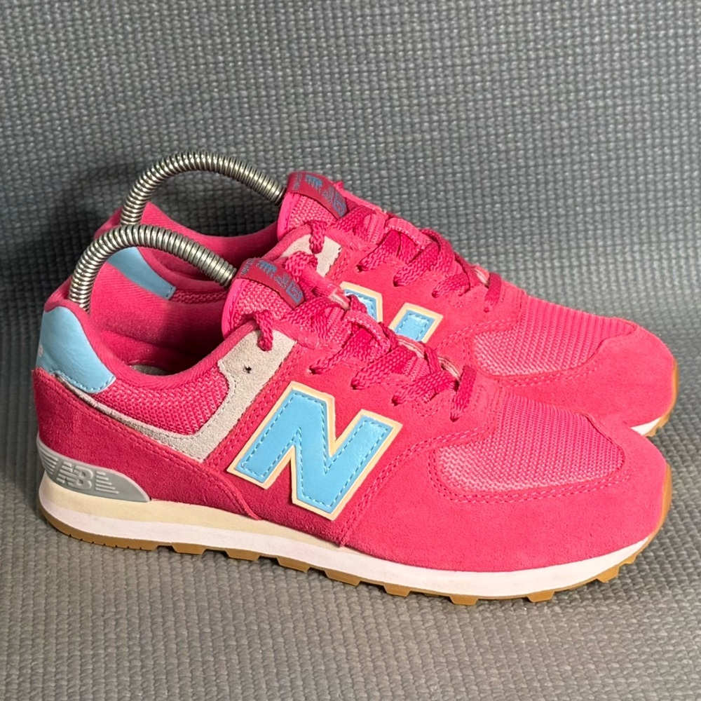 New Balance Women's Pink & Light Blue Athletic Sneakers 4.5B/6W